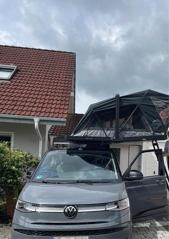 Gebraucht VW Multivan Edition 150 PS (110 kW) 2024 Grau Van