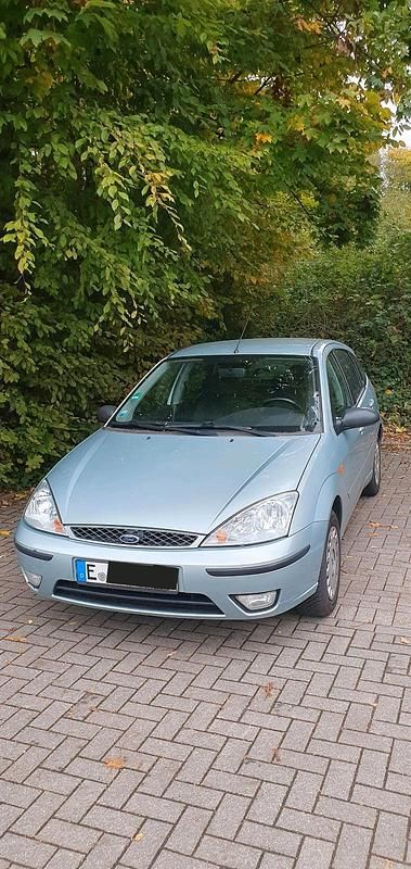 Grün Gebraucht 2003 Ford Focus Ghia Limousine | 850 € (Guter Preis) - Bild 1/4