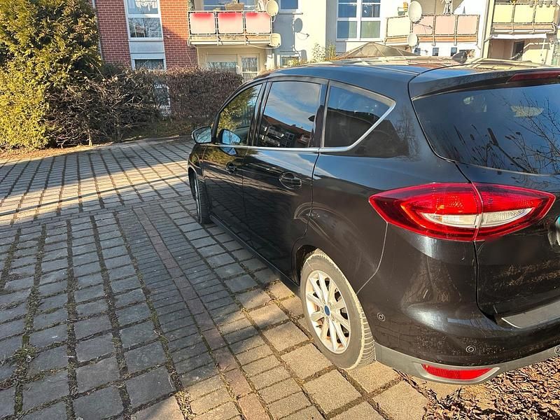 Gebraucht Ford Focus Titanium 125 PS (91 kW) 2017 Schwarz Kleinwagen