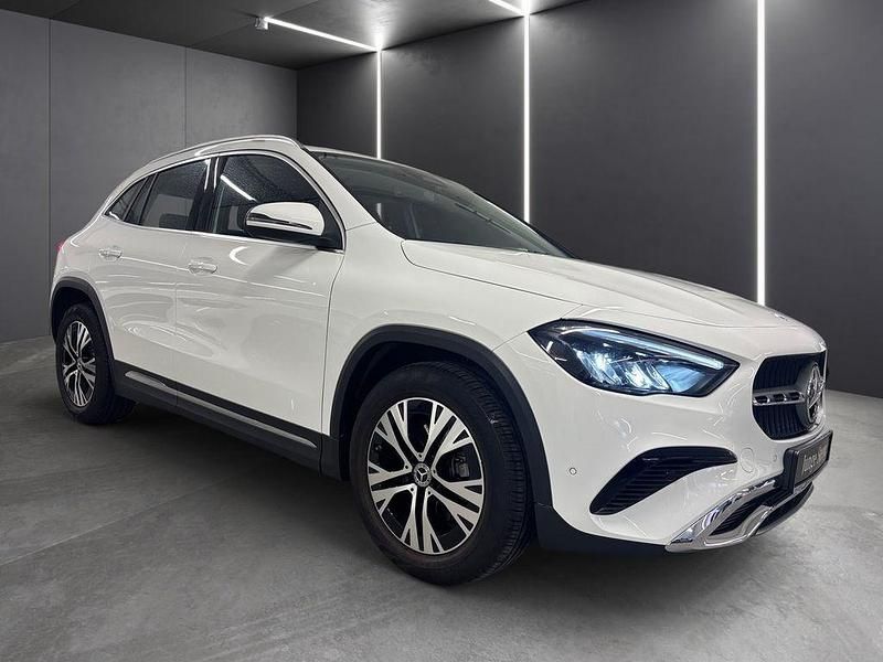 Gebraucht Mercedes GLA180 Progressive 136 PS (100 kW) 2024 Weiß SUV