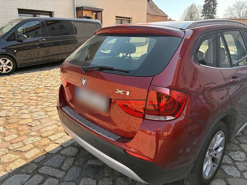Gebraucht BMW X1 247 PS (181 kW) 2011 Rot SUV