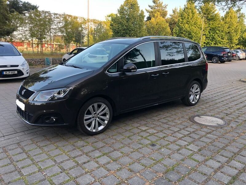 Braun Gebraucht 2014 Seat Alhambra Sport Van / Kleinbus | 16.900 € (Teuer) - Bild 1/4