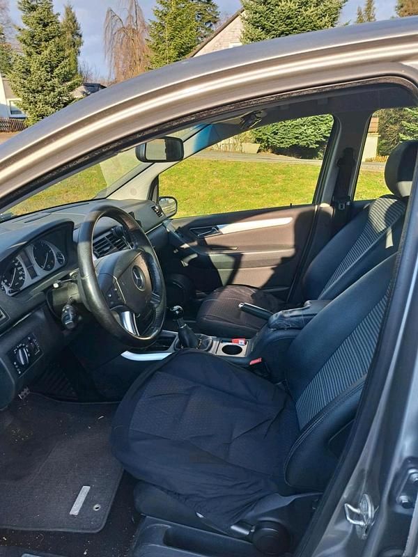 Gebraucht Mercedes B200 140 PS (102 kW) 2007 Gold Van / Kleinbus