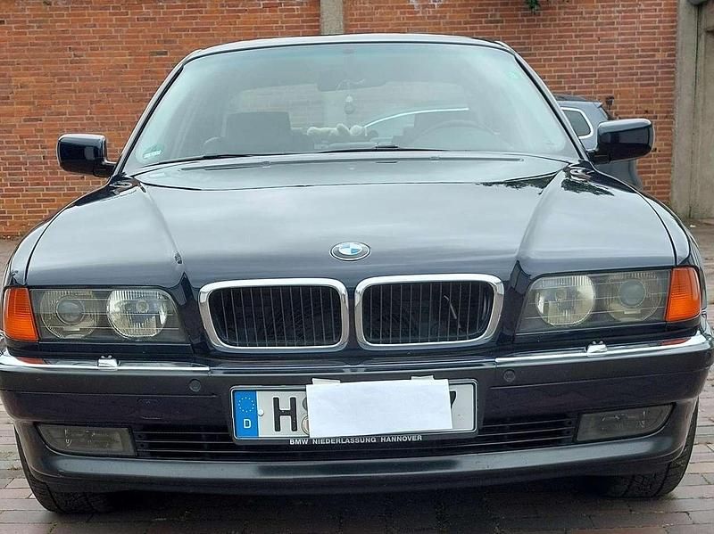 Second-hand BMW 740L 286 CP (210 kW) 1996 Albastru Berlinǎ