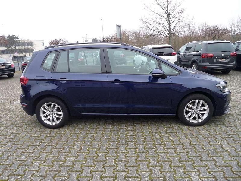 Atlantik blue metallic Gebraucht 2020 VW Golf Comfortline Van / Kleinbus | 13.990 € (Fairer Preis) - Bild 1/4