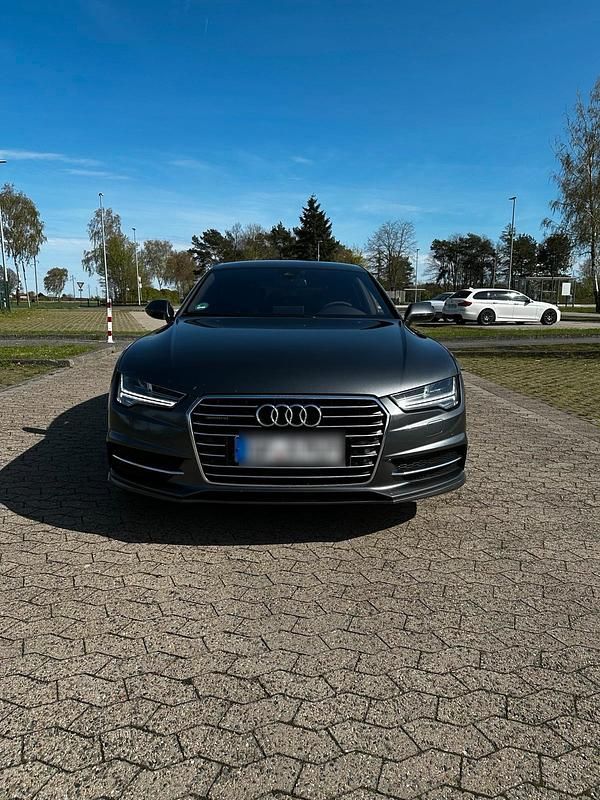 Grau Gebraucht 2015 Audi A7 Comfort Kleinwagen | 22.990 € (Fairer Preis) - Bild 1/4
