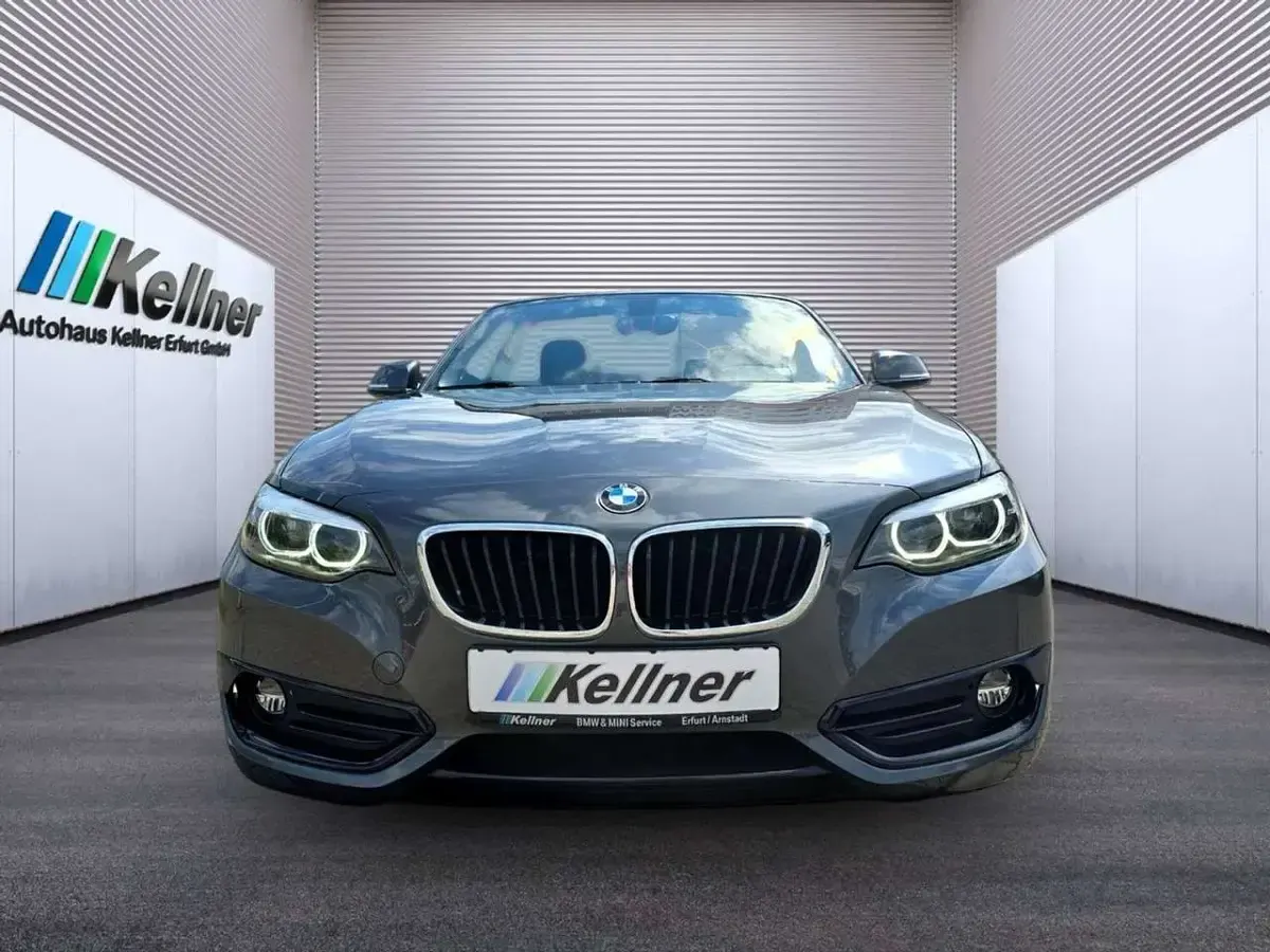 Gebraucht BMW 220 Sport Line 184 PS (135 kW) 2018 Grau Cabrio