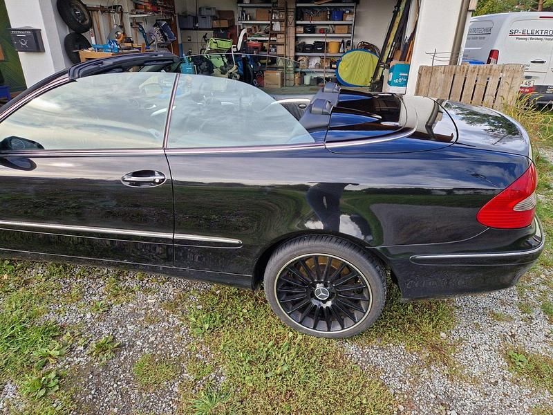 Gebraucht Mercedes CLK350 Avantgarde 272 PS (200 kW) 2005 Schwarz Cabrio