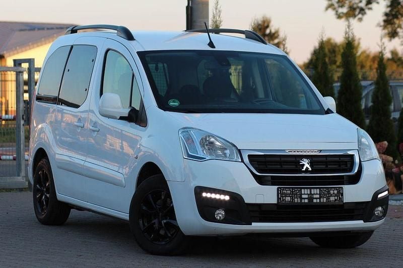Weiß Gebraucht 2016 Peugeot Partner Tepee Active Van / Kleinbus | 8.900 € (Fairer Preis) - Bild 1/4