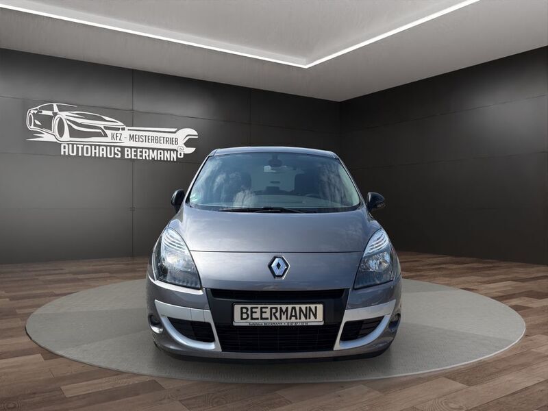 Grau Gebraucht 2012 Renault Scénic III Bose Edition Van / Kleinbus | 8.990 € (Teuer) - Bild 1/4