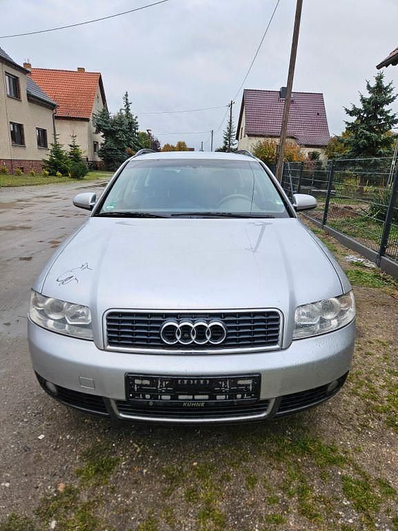 Silber Gebraucht 2002 Audi A4 Kombi | 2.000 € (Fairer Preis) - Bild 1/4