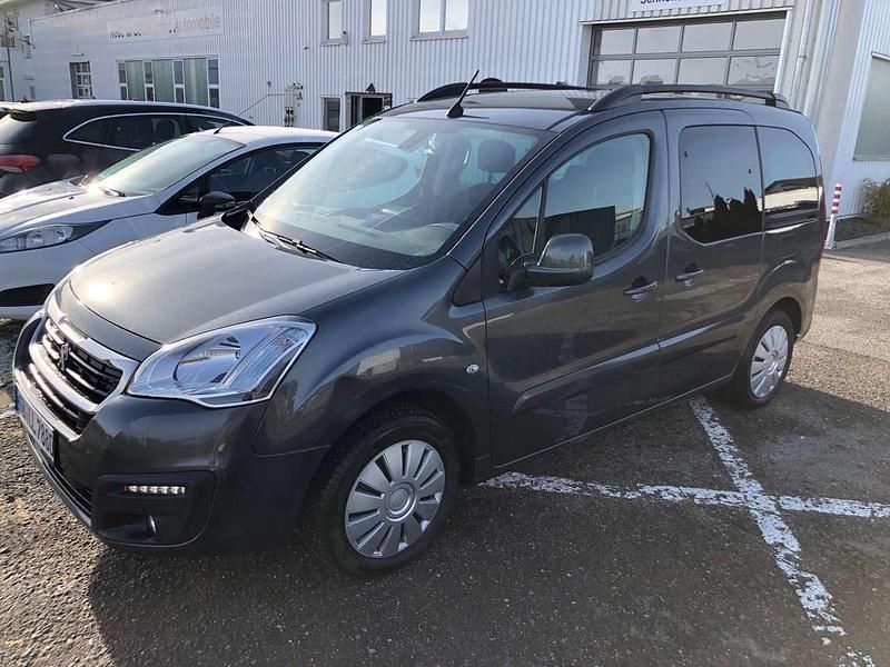 Grau Gebraucht 2017 Peugeot Partner Tepee Van / Kleinbus | 11.499 € (Etwas zu teuer) - Bild 1/4