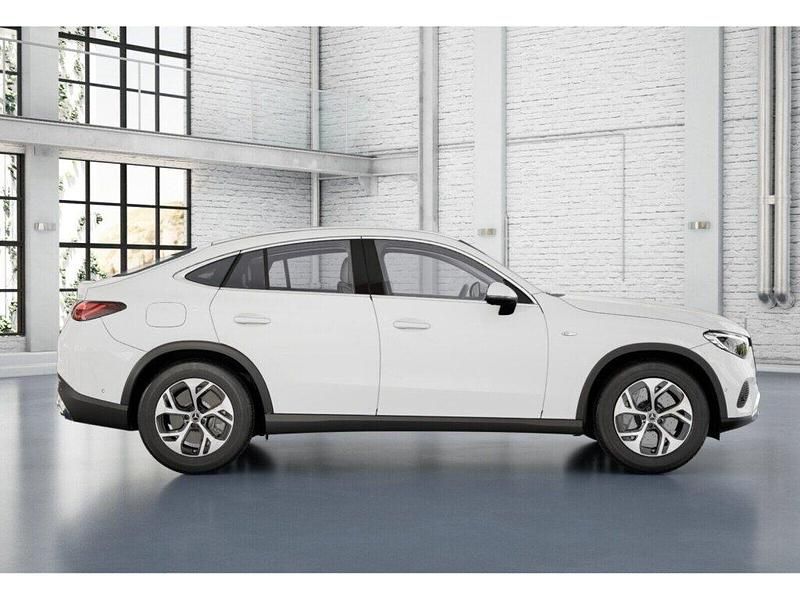 Gebraucht Mercedes GLC300e 197 PS (144 kW) 2025 Unilack polarweiß Coupé
