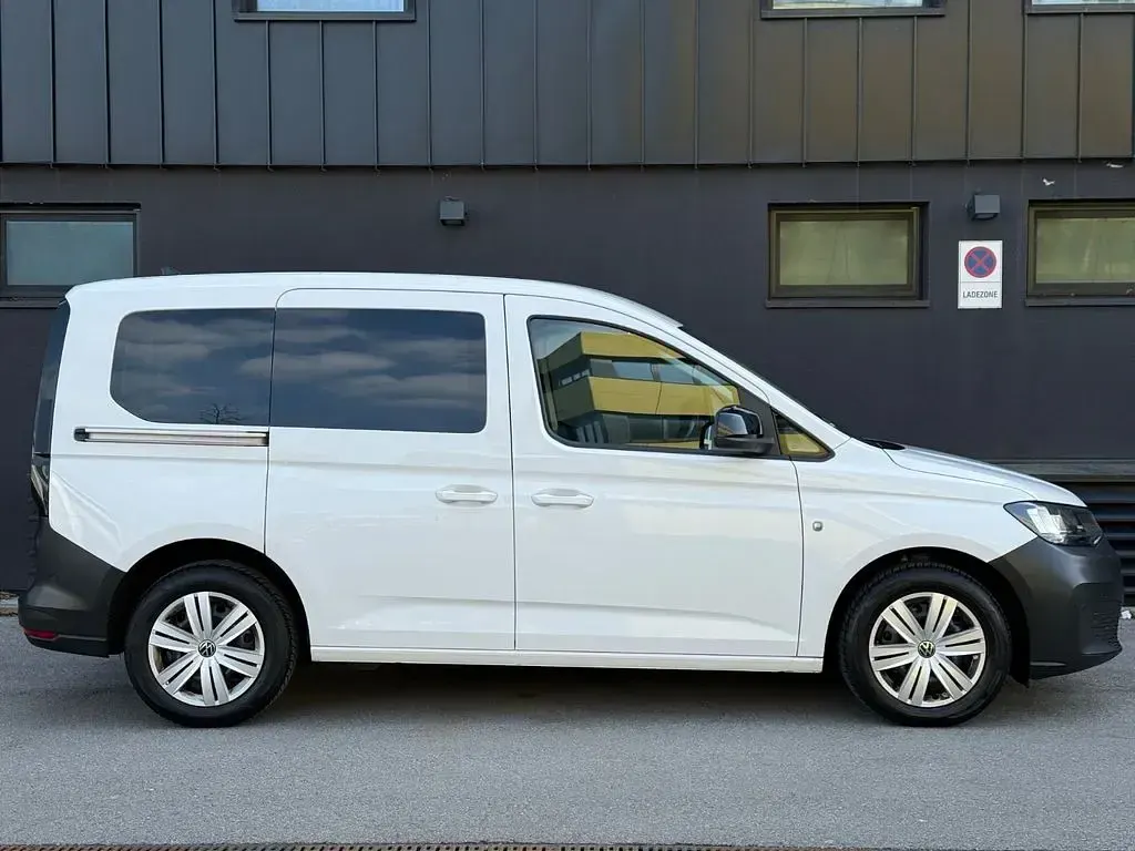 Gebraucht VW Caddy Basis 122 PS (89 kW) 2022 Weiß Van / Kleinbus