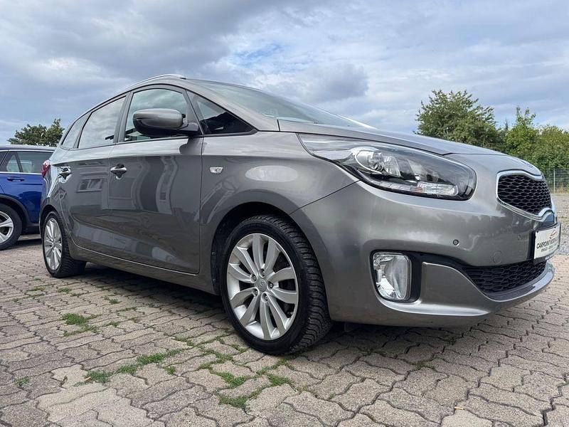 Silber Gebraucht 2015 Kia Carens FIFA World Cup Edition Van / Kleinbus | 9.799 € (Fairer Preis) - Bild 1/4