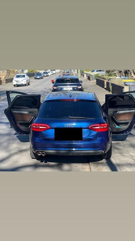 Gebraucht Audi A4 Design 177 PS (130 kW) 2014 Blau Kombi
