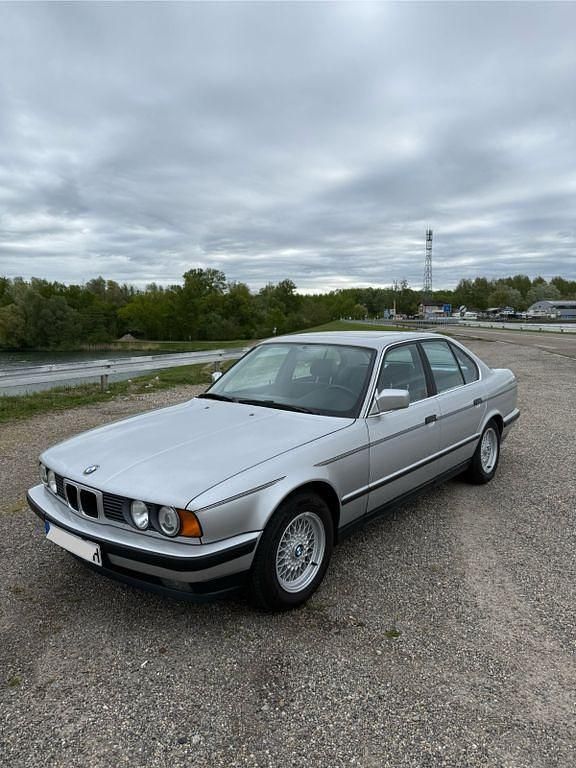 Gebraucht BMW 520 129 PS (94 kW) 1990 Silber Limousine