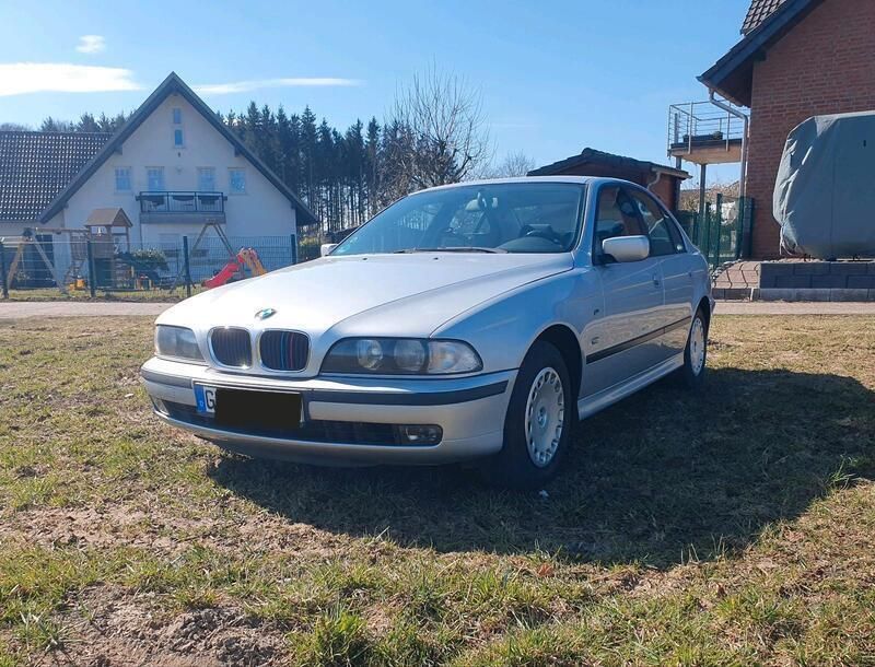 Silber Gebraucht 1998 BMW 523 Limousine | 2.499 € (Guter Preis) - Bild 1/4