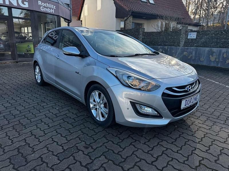 Gebraucht Hyundai i30 135 PS (99 kW) 2014 Silber Limousine