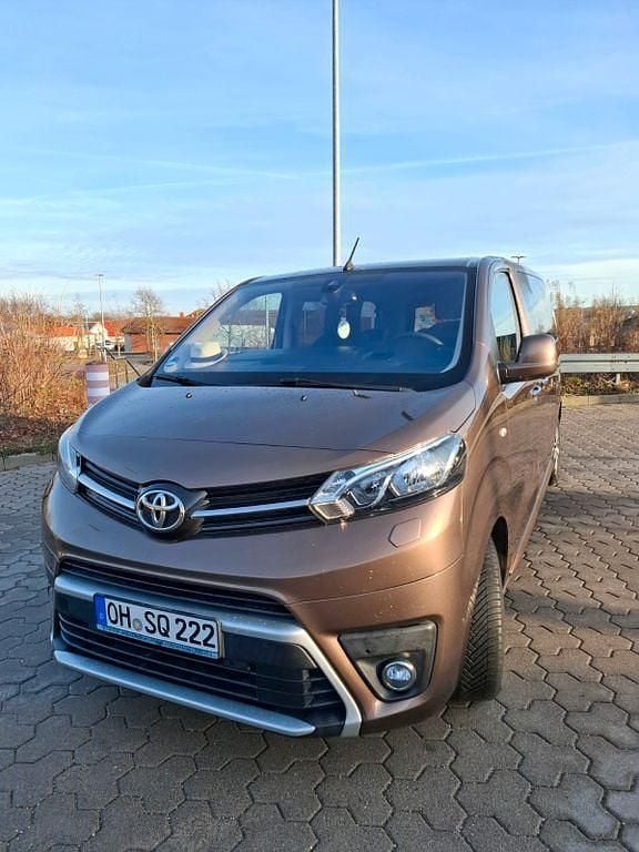 Gebraucht Toyota Proace Comfort 150 PS (110 kW) 2016 Braun Van / Kleinbus