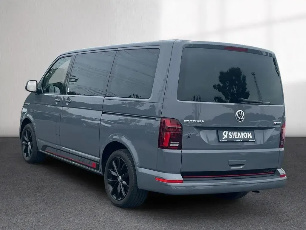 Gebraucht VW Multivan Comfortline 204 PS (150 kW) 2023 Grau Van / Kleinbus