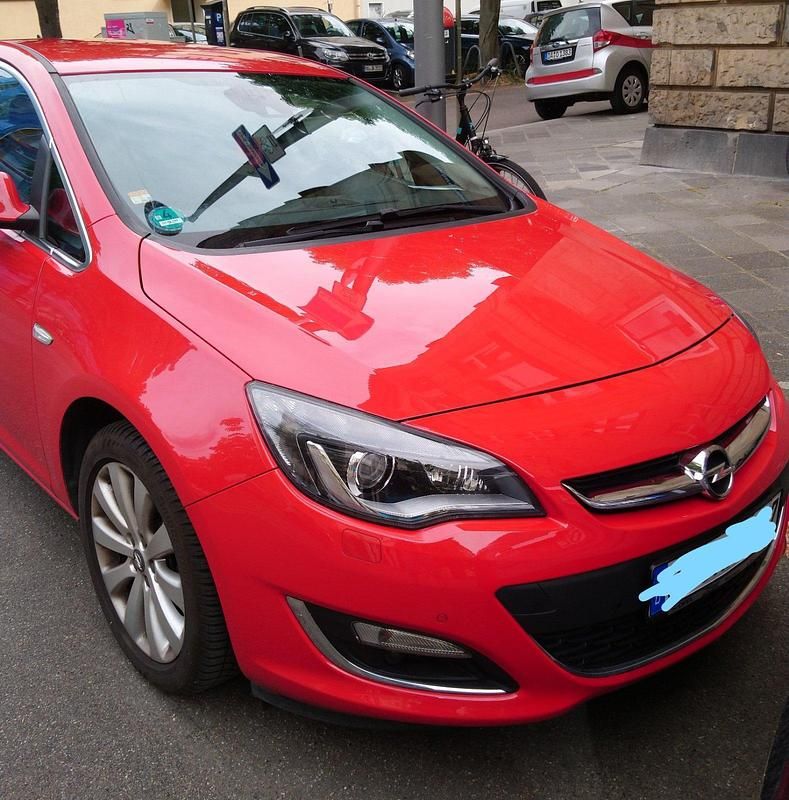Gebraucht Opel Astra 140 PS (102 kW) 2012 Rot Limousine