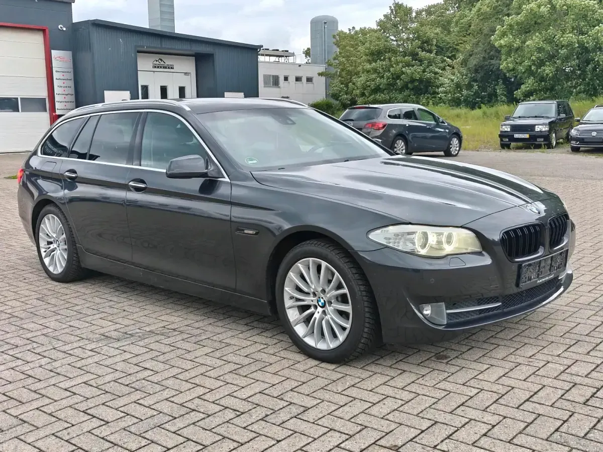 Gebraucht BMW 520 184 PS (135 kW) 2012 Schwarz Kombi