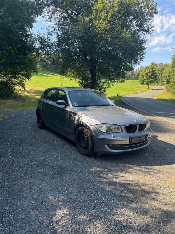 Gebraucht BMW 116 122 PS (89 kW) 2009 Grau Kleinwagen