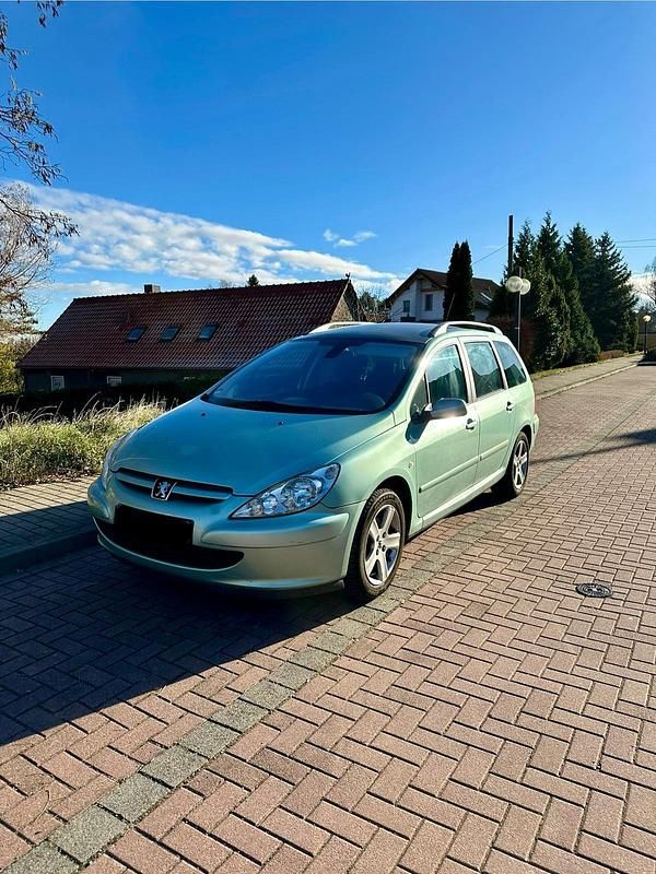 Grün Gebraucht 2004 Peugeot 307 Kombi | 2.500 € (Fairer Preis) - Bild 1/4