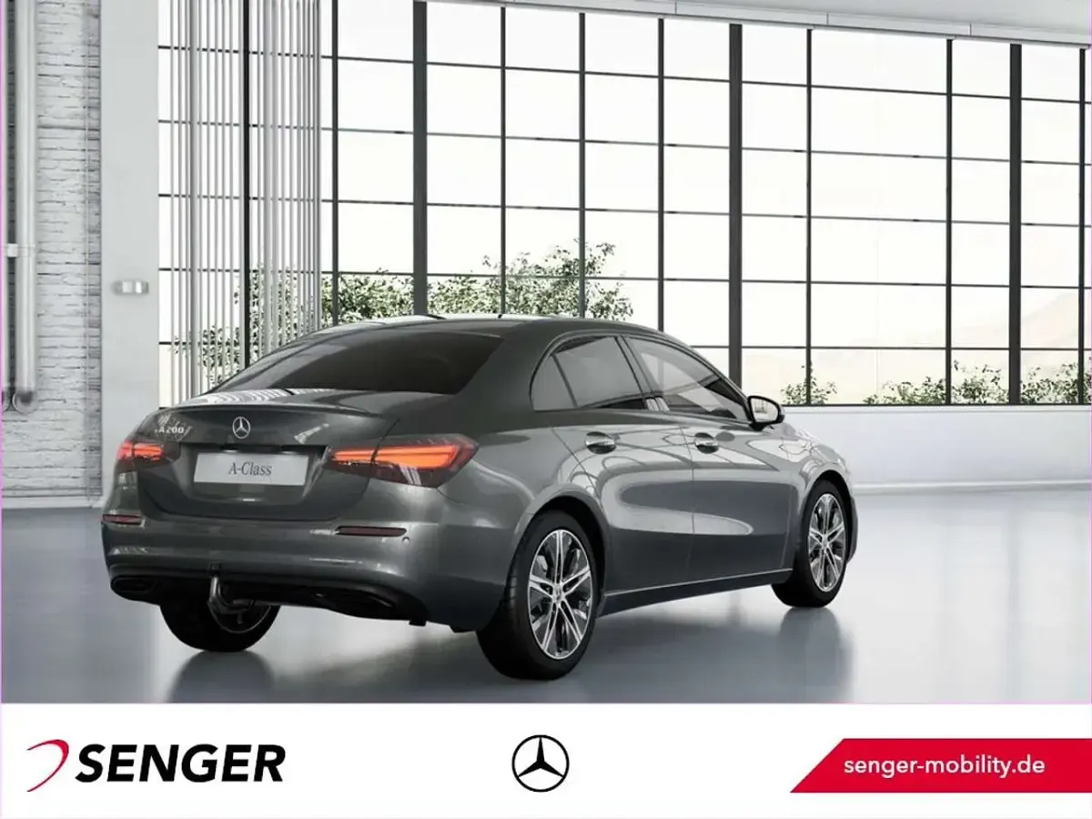 Gebraucht Mercedes A200 Progressive 163 PS (119 kW) 2026 lack mountaingrau Limousine