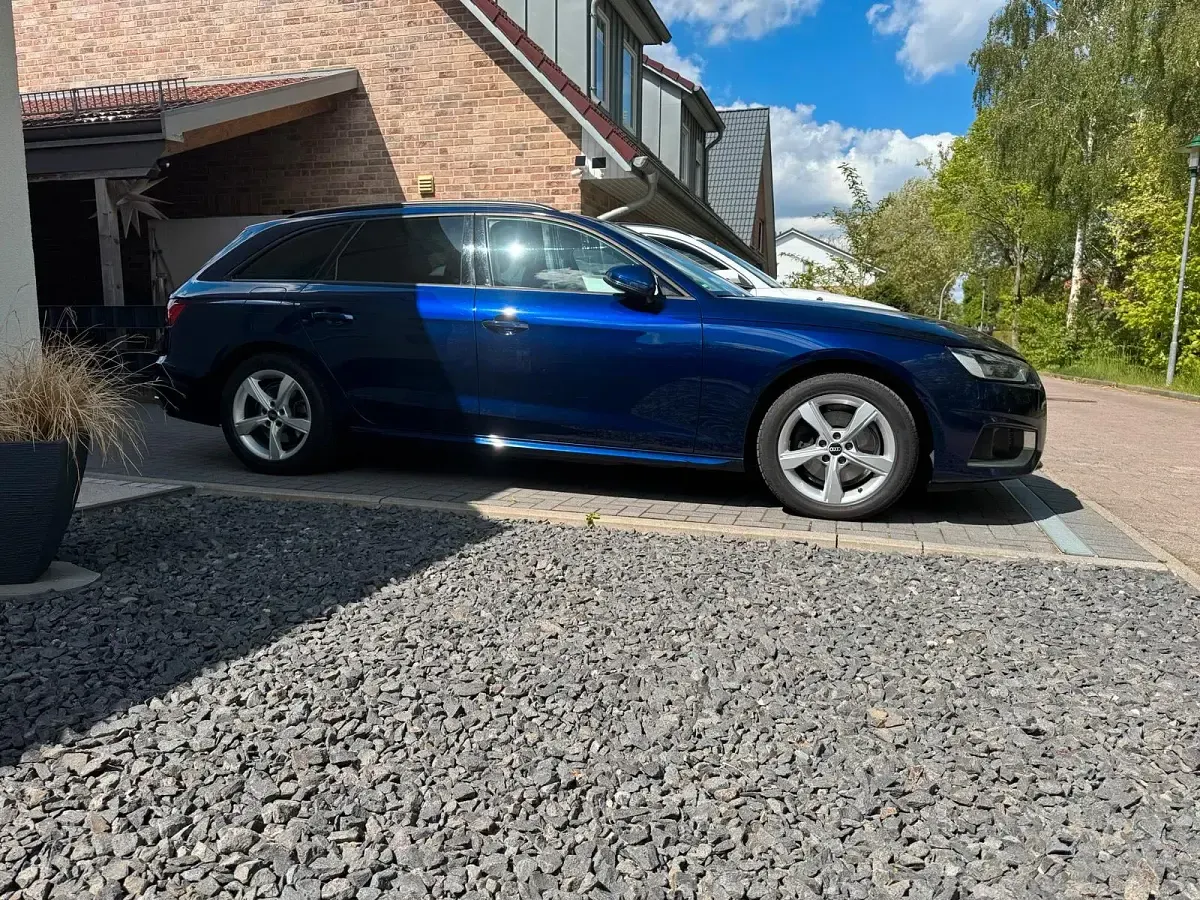 Gebraucht Audi A4 Advanced Plus 163 PS (119 kW) 2021 Blau Kombi