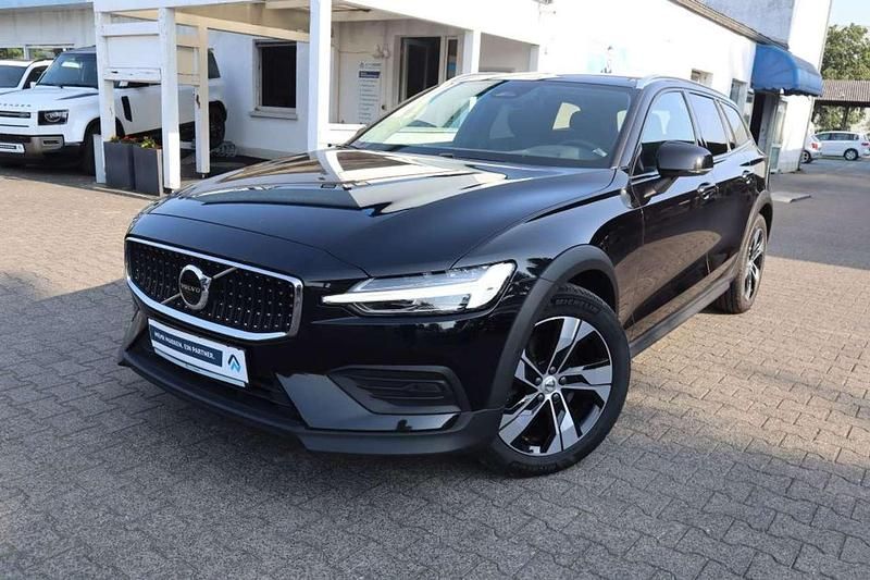 Onyx black Gebraucht 2023 Volvo V60 CC Plus Kombi | 31.970 € (Fairer Preis) - Bild 1/2