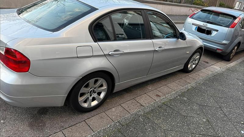Gebraucht BMW 320 150 PS (110 kW) 2006 Silber Limousine