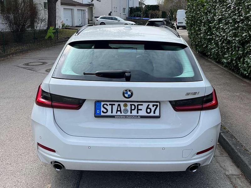 Gebraucht BMW 318 156 PS (114 kW) 2024 Weiß Kombi