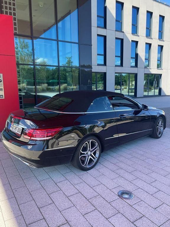 Gebraucht Mercedes E250 204 PS (150 kW) 2014 Schwarz Cabrio
