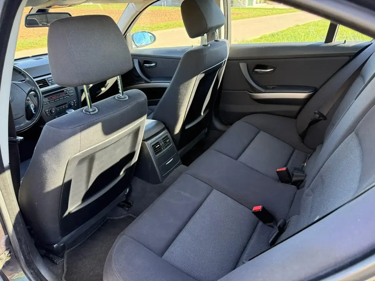 Gebraucht BMW 318 129 PS (94 kW) 2006 Grau Limousine