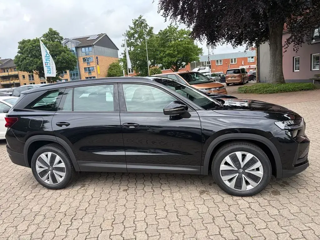 Neu Skoda Kodiaq Selection 150 PS (110 kW) 2025 Schwarzmagic perleffekt SUV