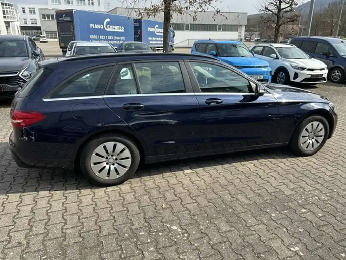 Gebraucht Mercedes C220 170 PS (125 kW) 2015 Cavansitblau  metalliclack Kombi