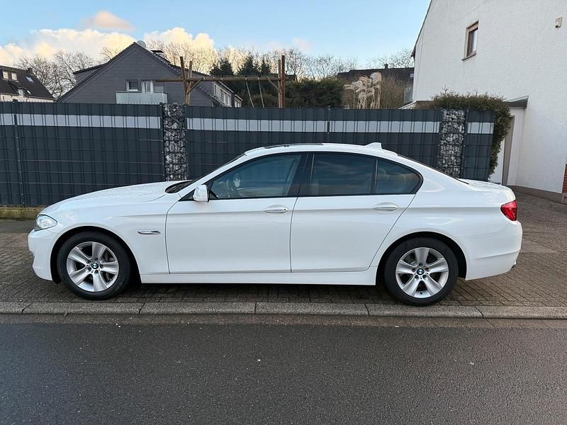Gebraucht BMW 525 215 PS (158 kW) 2010 Weiß Limousine