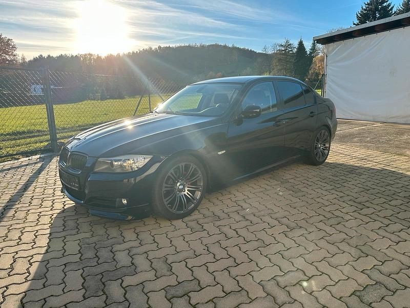 Gebraucht BMW 318 143 PS (105 kW) 2008 Schwarz Limousine