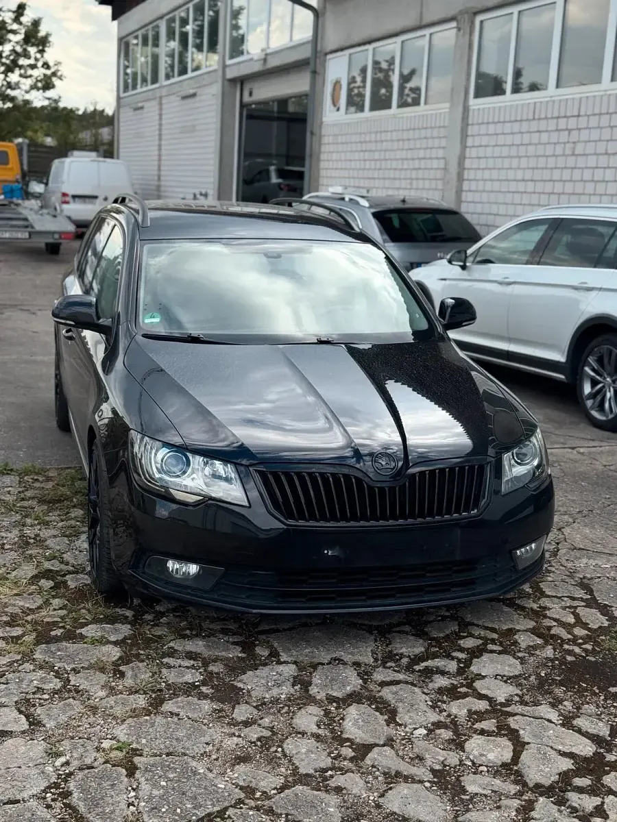 Gebraucht Skoda Superb 150 PS (110 kW) 2015 Schwarz Kombi