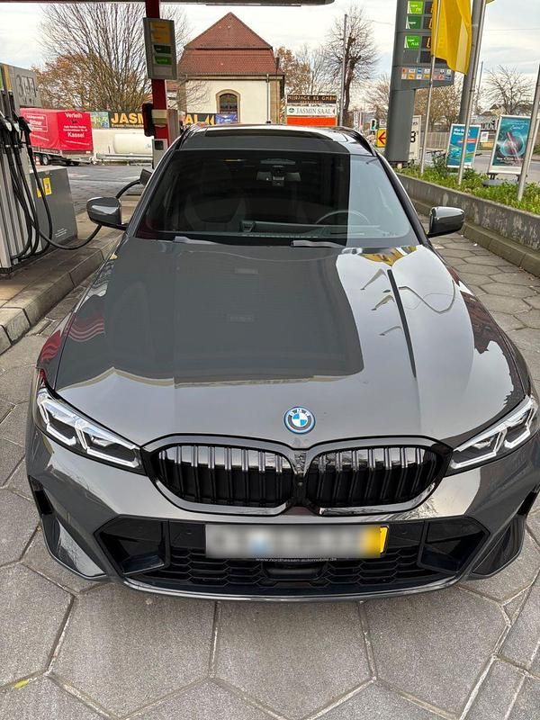 Gebraucht BMW 330e Performance 292 PS (214 kW) 2024 Grau Kombi