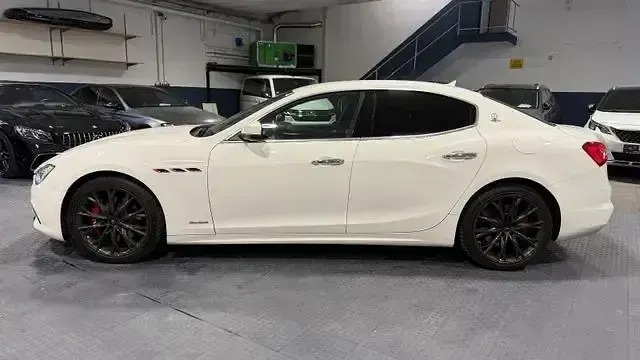 Gebraucht Maserati Ghibli 350 PS (257 kW) 2018 Weiß Limousine