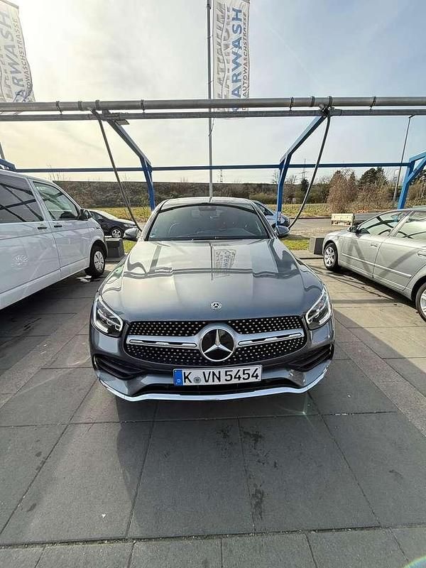 Grau Gebraucht 2019 Mercedes GLC220 AMG line SUV | 39.000 € (Etwas zu teuer) - Bild 1/4