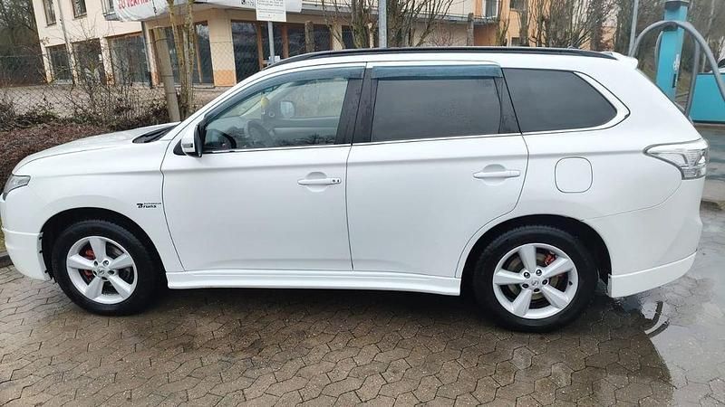 Weiß Gebraucht 2013 Mitsubishi Outlander SUV | 5.450 € (Guter Preis) - Bild 1/4