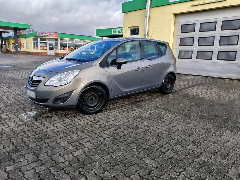 Second-hand Opel Meriva 2011 Andere farben Monovolum