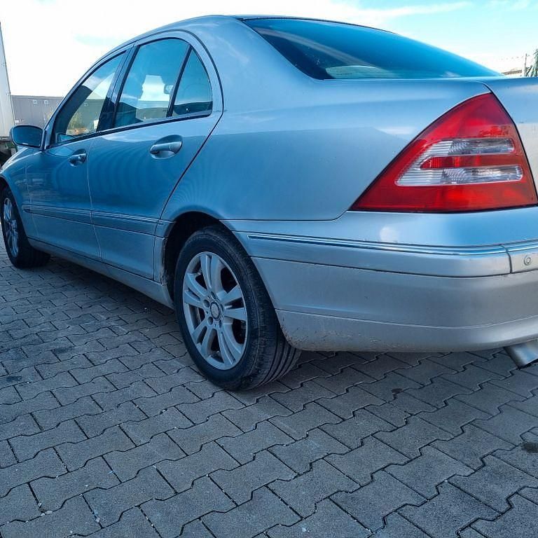 Gebraucht Mercedes C180 Avantgarde 143 PS (105 kW) 2003 Silber Limousine