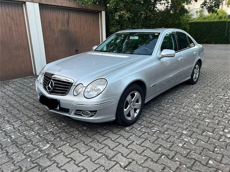 Silber Gebraucht 2007 Mercedes E280 Avantgarde Limousine | 6.999 € (Fairer Preis) - Bild 1/4