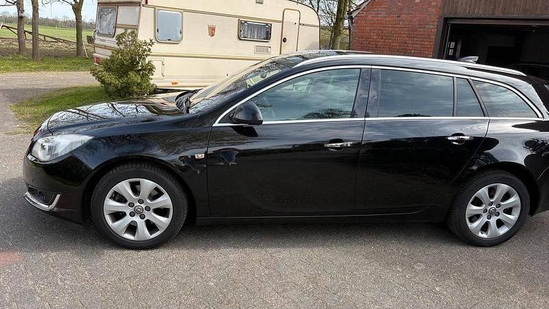 Usado Opel Insignia 169 HP (124 kW) 2016 Preto Carrinha
