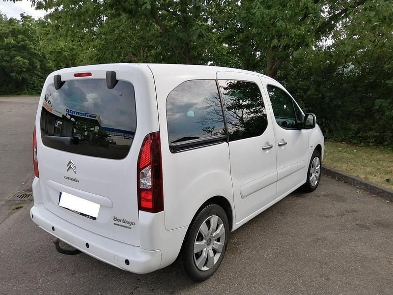 Weiß Gebraucht 2018 Citroën Berlingo Van / Kleinbus | 11.800 € (Teuer) - Bild 1/4